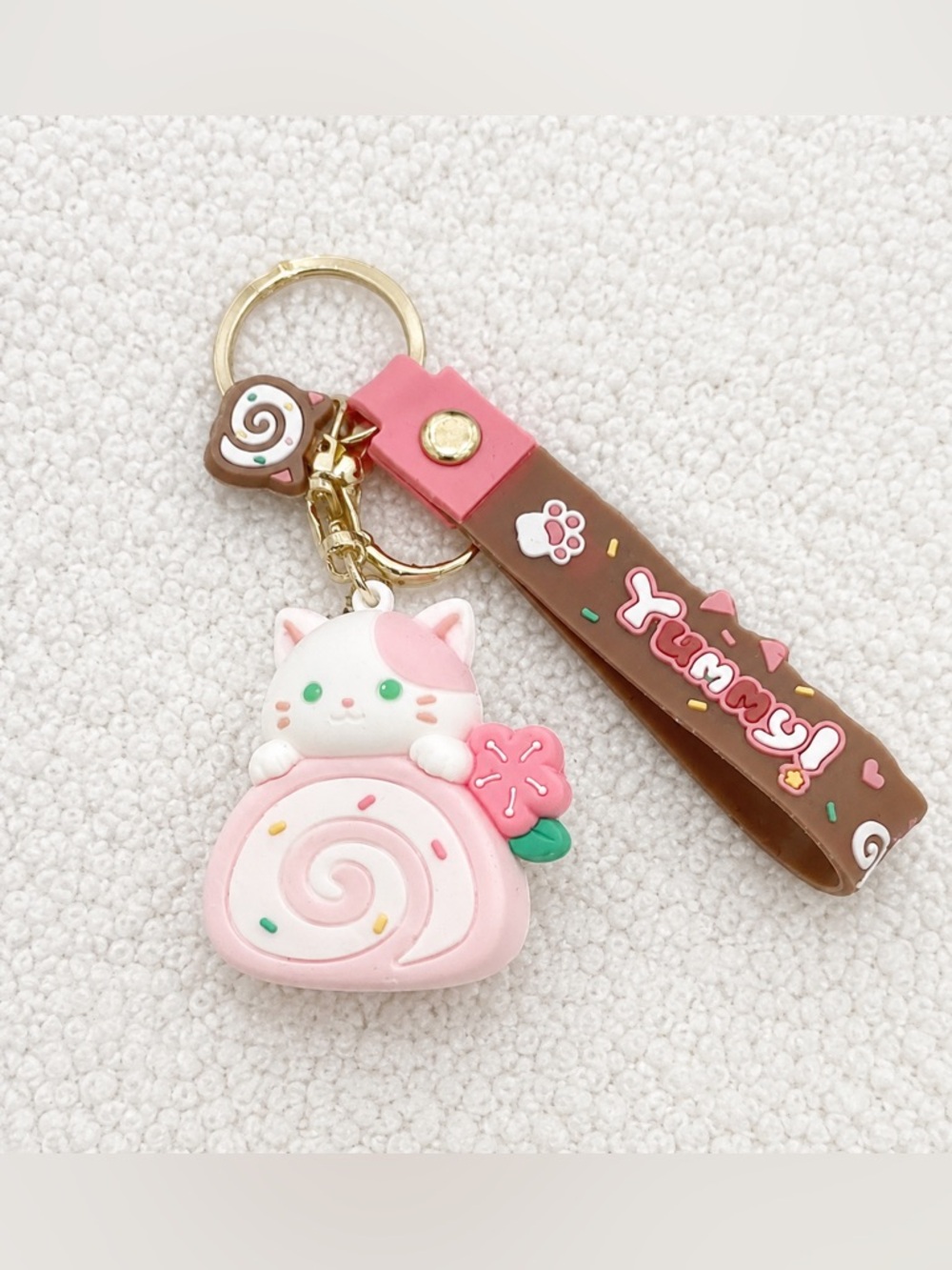 Pastel Cat Roll Cake Keychain – Kawaii Yummy Design